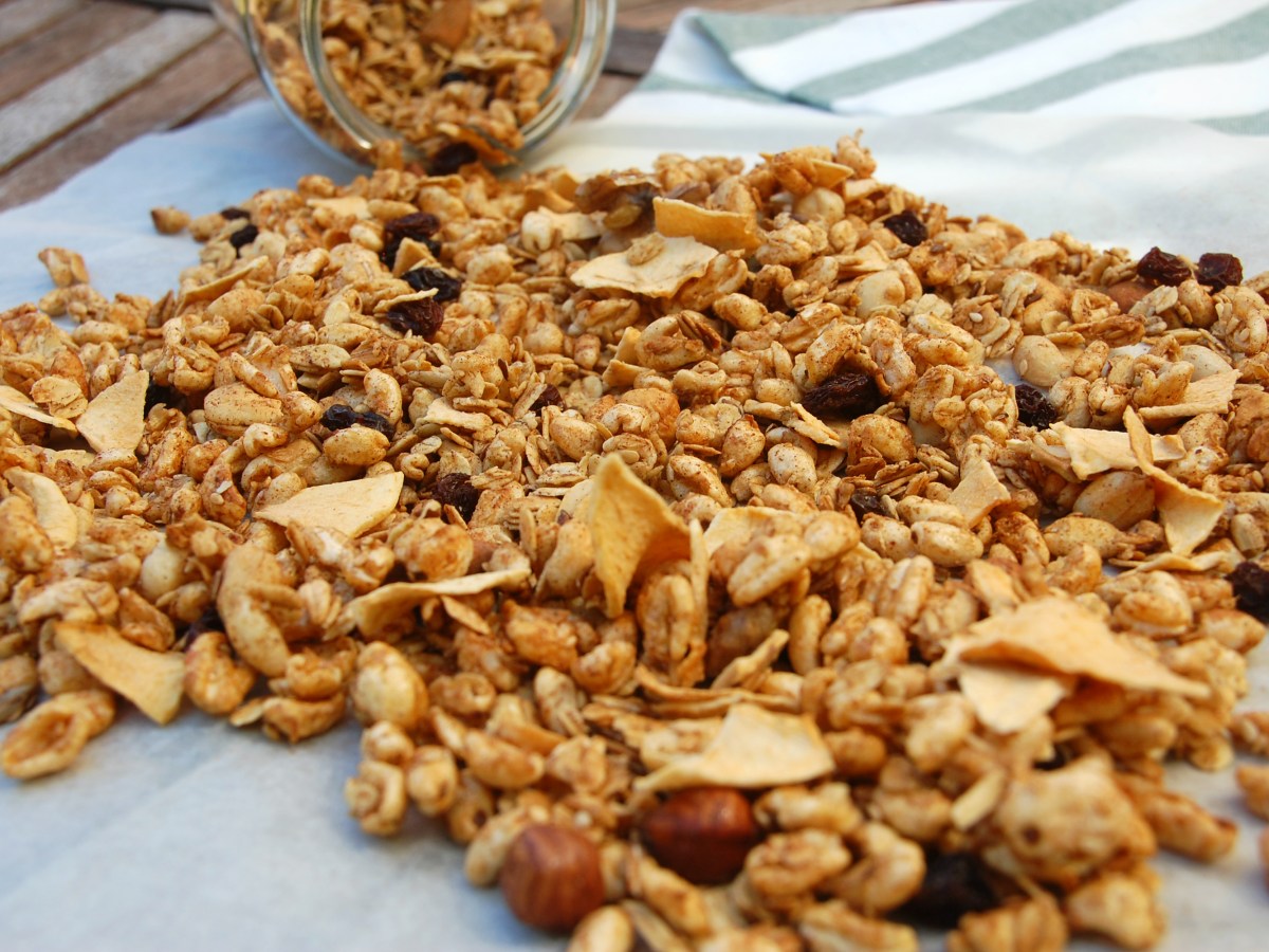 Granola com maçã&nbsp;desidratada