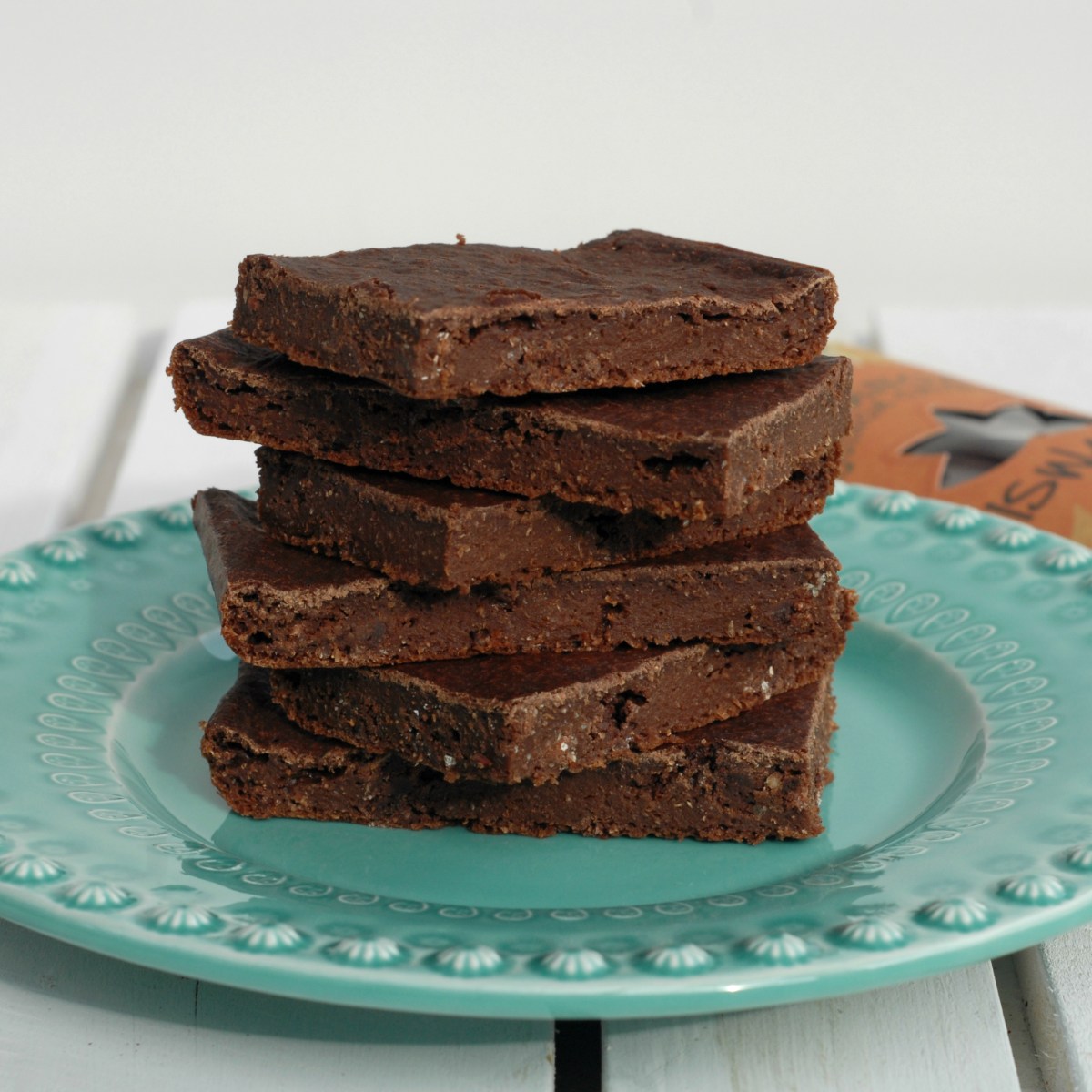 Bolo de cacau com chocolate cru de laranja e&nbsp;quinoa