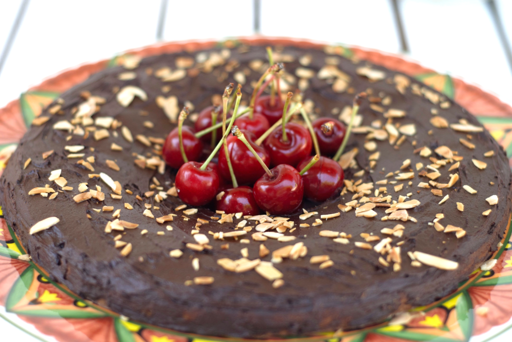 Bolo de banana, cereja e&nbsp;chocolate