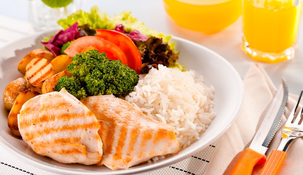 Dicas para comer bem fora de&nbsp;casa