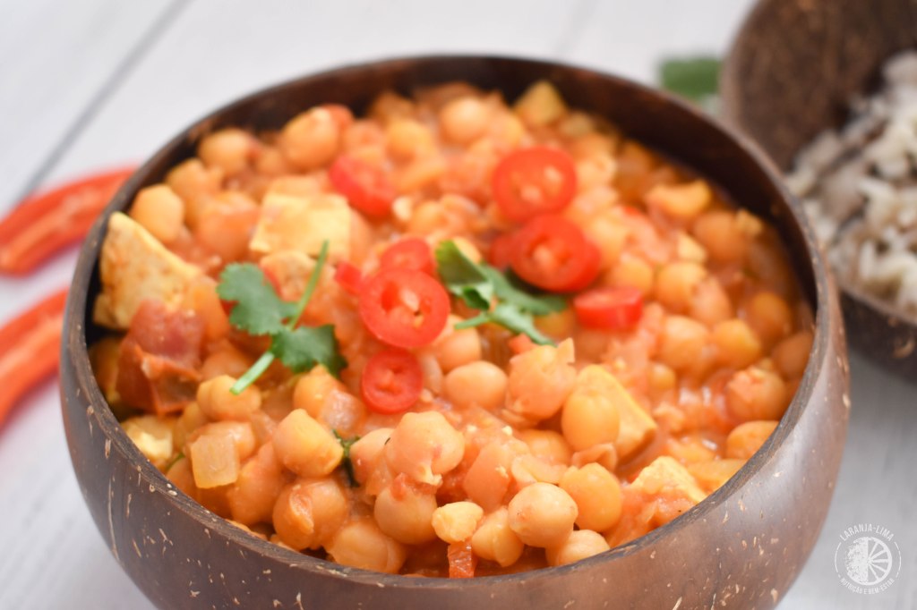 Caril vermelho de grão-de-bico e&nbsp;tofu