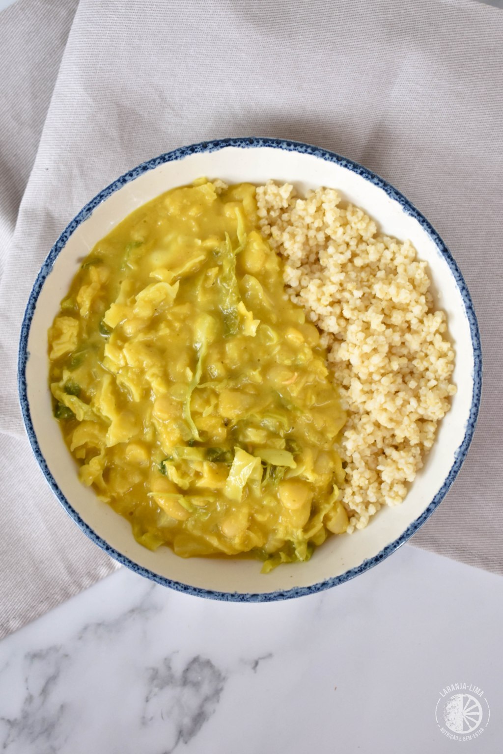 Caril de feijão branco e&nbsp;couve