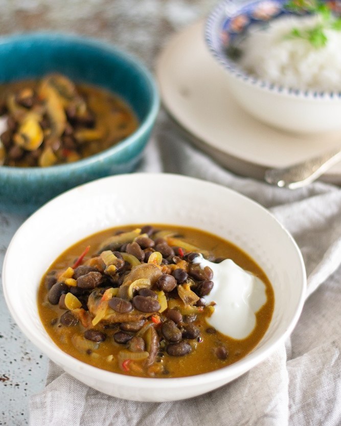 Receita vegan de caril de feijao preto e lima